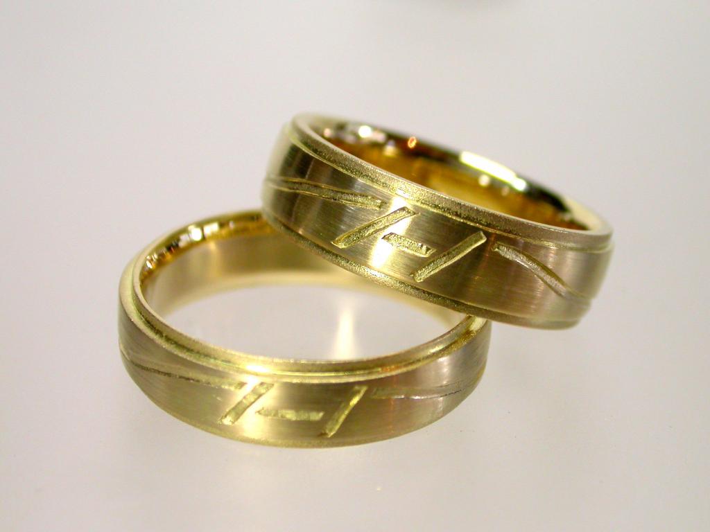 金の結婚指輪