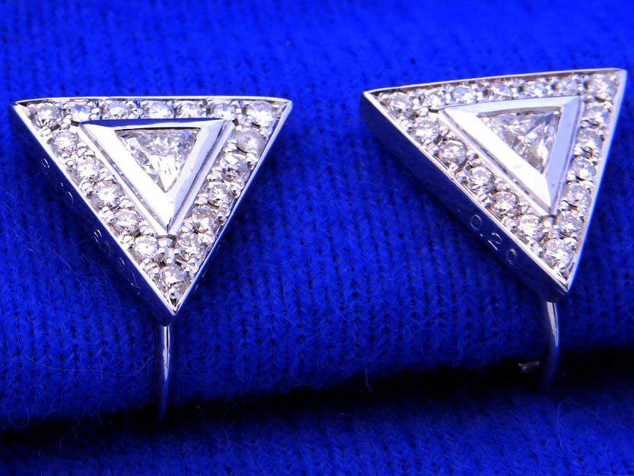 三角ダイヤモンドのイヤリング
