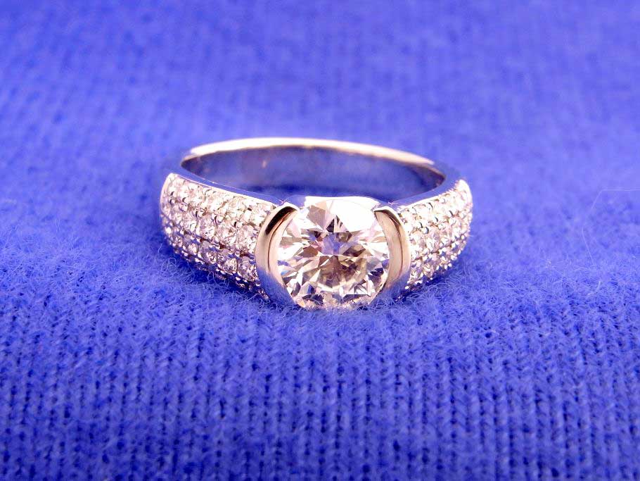 カルティエ風のダイヤモンド婚約指輪の制作