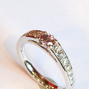 ピンクダイアモンド0.33カラットの指輪